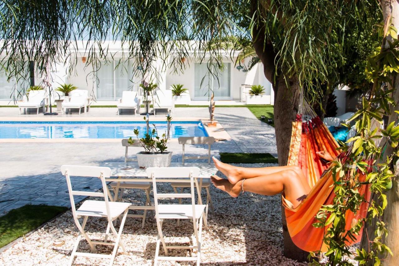 Pura, Clothing Optional Guestrooms Couette-café